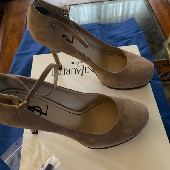 Yves Saint Laurent size 38 Nude shoes brand new never worn - Picture 3 of 7